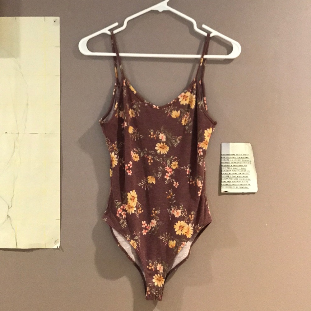 Scoop back comfy floral bodysuit!